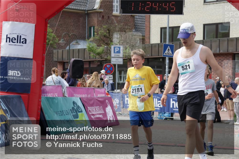 10.05.2026 - 8. Wedeler Halbmarathon Yannick Fuchs http://msf.ph/oto/9711885 10.05.2026 11:24:43 Ziel 99, 521, 808, 2181 meine-sportfotos.de