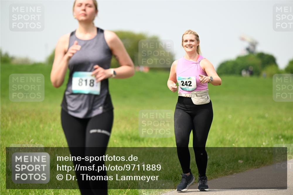 10.05.2026 - 8. Wedeler Halbmarathon Dr. Thomas Lammeyer http://msf.ph/oto/9711889 10.05.2026 12:07:28 Laufen 818, 242 meine-sportfotos.de