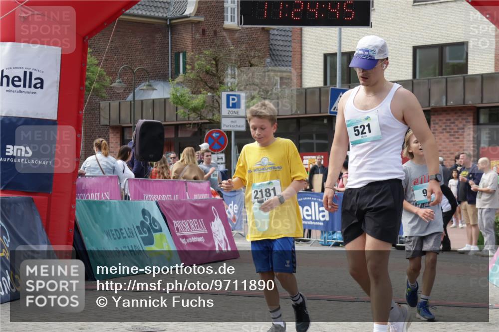 10.05.2026 - 8. Wedeler Halbmarathon Yannick Fuchs http://msf.ph/oto/9711890 10.05.2026 11:24:44 Ziel 99, 521, 808, 2181 meine-sportfotos.de