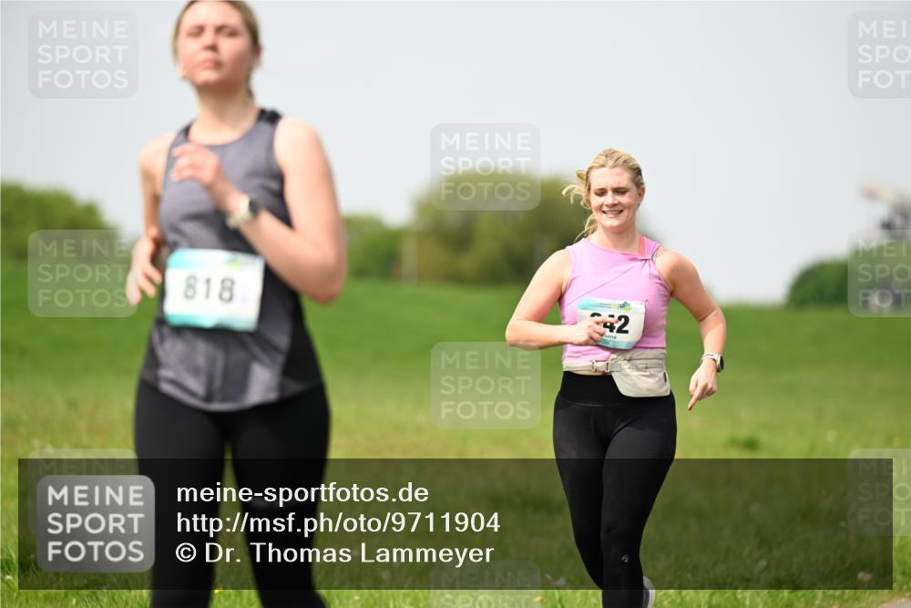 10.05.2026 - 8. Wedeler Halbmarathon Dr. Thomas Lammeyer http://msf.ph/oto/9711904 10.05.2026 12:07:28 Laufen 818, 342 meine-sportfotos.de