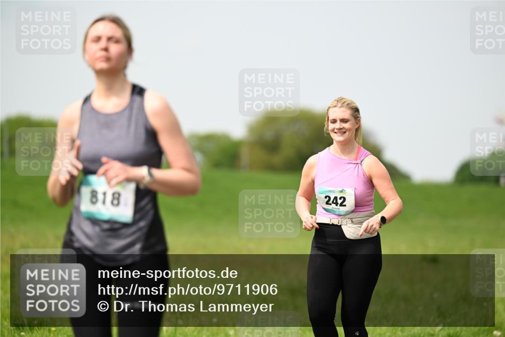 10.05.2026 - 8. Wedeler Halbmarathon Dr. Thomas Lammeyer http://msf.ph/oto/9711906 10.05.2026 12:07:28 Laufen 818, 242 meine-sportfotos.de
