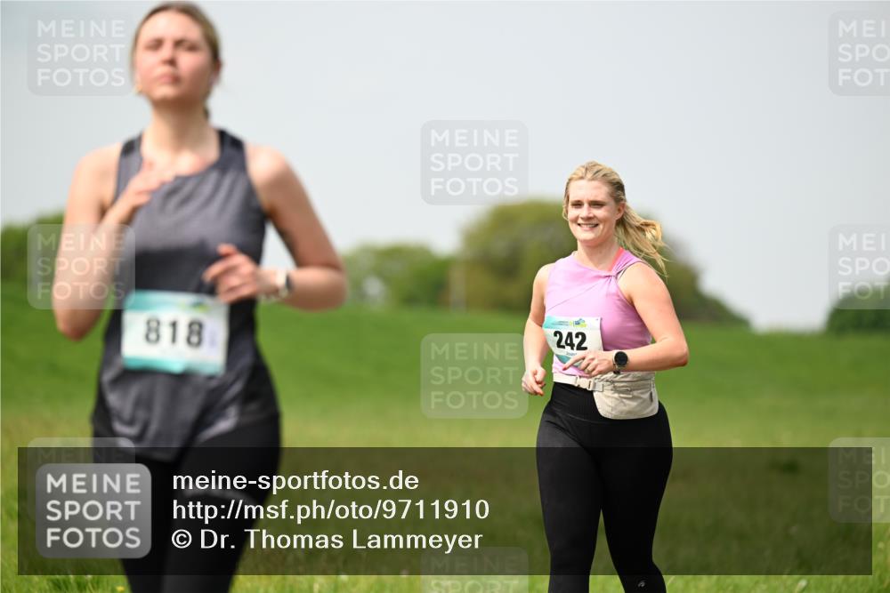 10.05.2026 - 8. Wedeler Halbmarathon Dr. Thomas Lammeyer http://msf.ph/oto/9711910 10.05.2026 12:07:28 Laufen 818, 242 meine-sportfotos.de