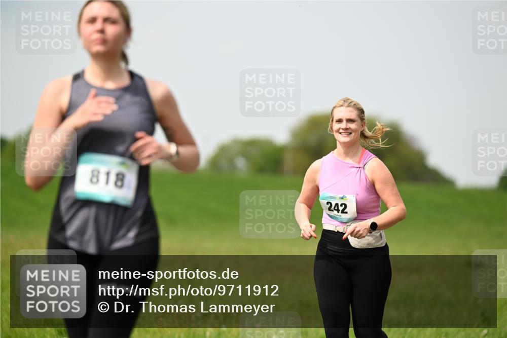 10.05.2026 - 8. Wedeler Halbmarathon Dr. Thomas Lammeyer http://msf.ph/oto/9711912 10.05.2026 12:07:29 Laufen 818, 242 meine-sportfotos.de