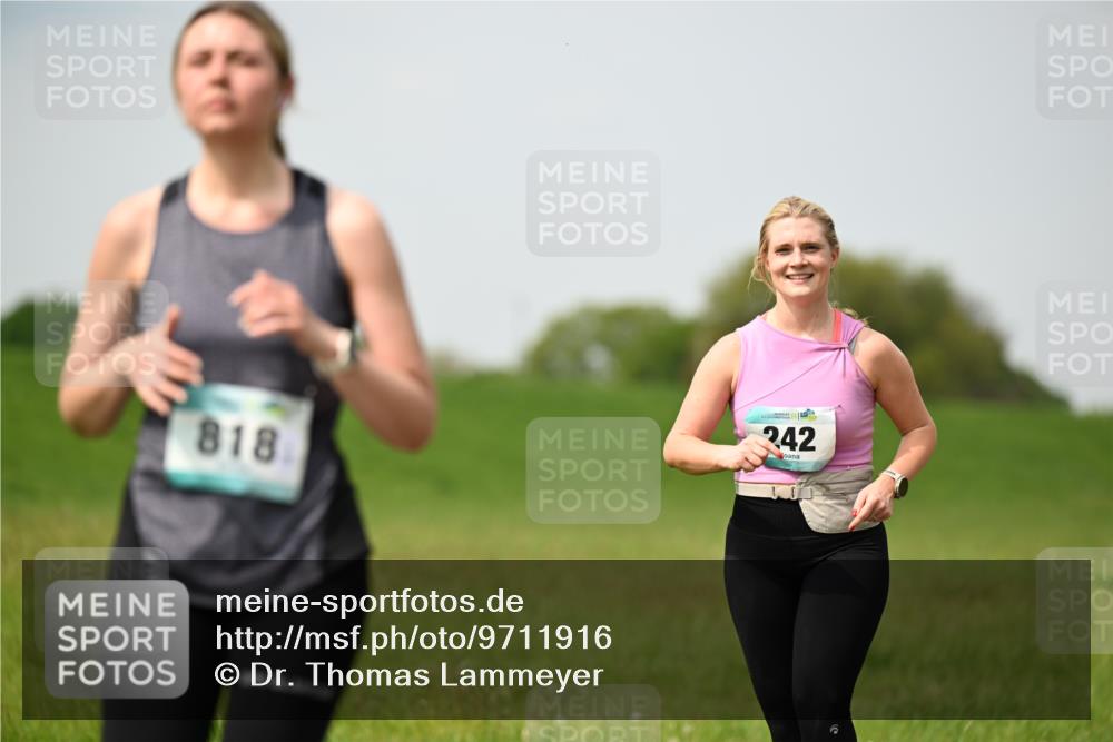 10.05.2026 - 8. Wedeler Halbmarathon Dr. Thomas Lammeyer http://msf.ph/oto/9711916 10.05.2026 12:07:29 Laufen 818, 242 meine-sportfotos.de