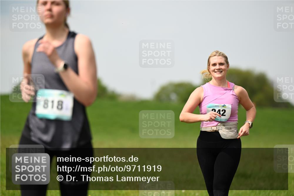 10.05.2026 - 8. Wedeler Halbmarathon Dr. Thomas Lammeyer http://msf.ph/oto/9711919 10.05.2026 12:07:29 Laufen 818 meine-sportfotos.de