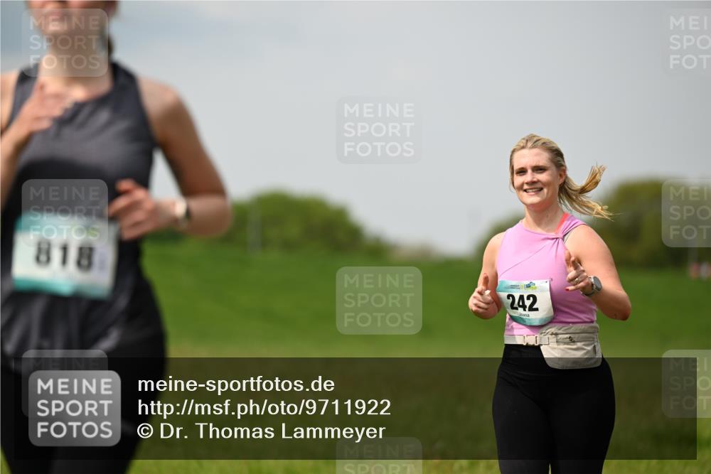10.05.2026 - 8. Wedeler Halbmarathon Dr. Thomas Lammeyer http://msf.ph/oto/9711922 10.05.2026 12:07:29 Laufen 818, 242 meine-sportfotos.de