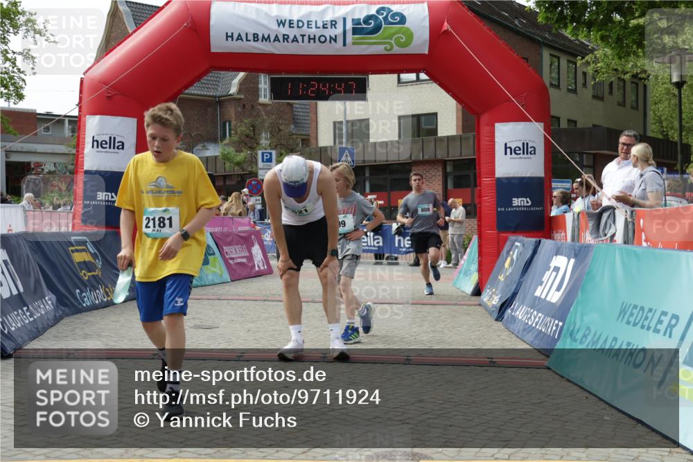 10.05.2026 - 8. Wedeler Halbmarathon Yannick Fuchs http://msf.ph/oto/9711924 10.05.2026 11:24:46 Ziel 99, 521, 808, 2181 meine-sportfotos.de