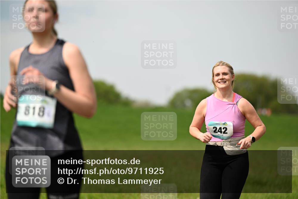 10.05.2026 - 8. Wedeler Halbmarathon Dr. Thomas Lammeyer http://msf.ph/oto/9711925 10.05.2026 12:07:29 Laufen 818, 242 meine-sportfotos.de