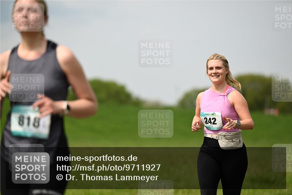 10.05.2026 - 8. Wedeler Halbmarathon Dr. Thomas Lammeyer http://msf.ph/oto/9711927 10.05.2026 12:07:29 Laufen 818, 242 meine-sportfotos.de