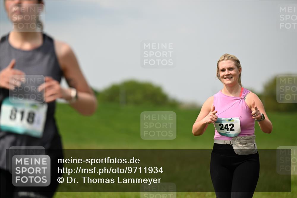 10.05.2026 - 8. Wedeler Halbmarathon Dr. Thomas Lammeyer http://msf.ph/oto/9711934 10.05.2026 12:07:29 Laufen 818, 242 meine-sportfotos.de