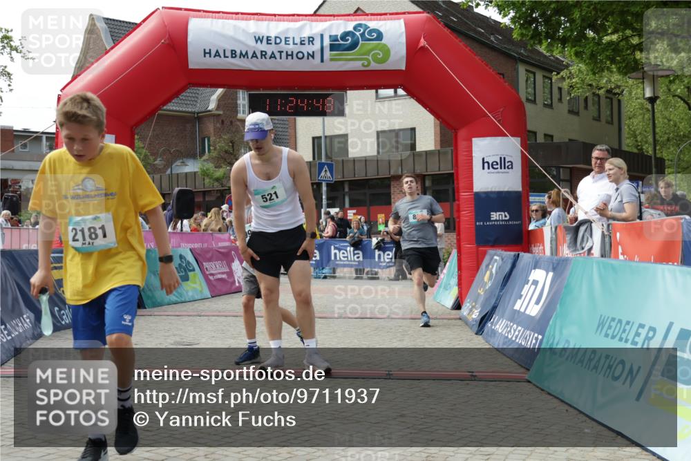 10.05.2026 - 8. Wedeler Halbmarathon Yannick Fuchs http://msf.ph/oto/9711937 10.05.2026 11:24:46 Ziel 99, 521, 808, 2181 meine-sportfotos.de
