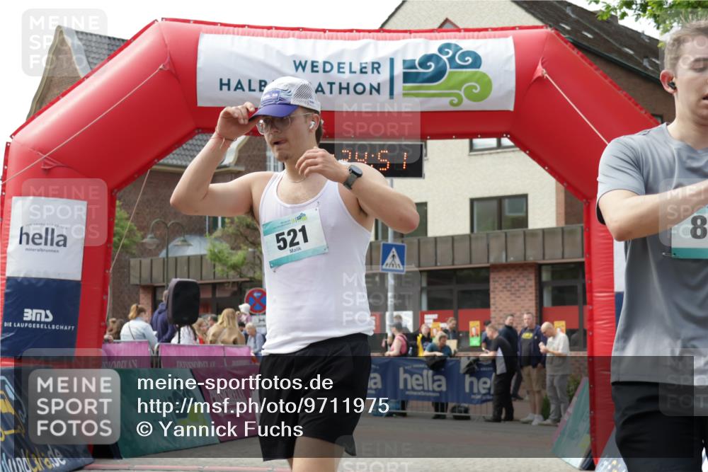 10.05.2026 - 8. Wedeler Halbmarathon Yannick Fuchs http://msf.ph/oto/9711975 10.05.2026 11:24:49 Ziel 99, 808 meine-sportfotos.de