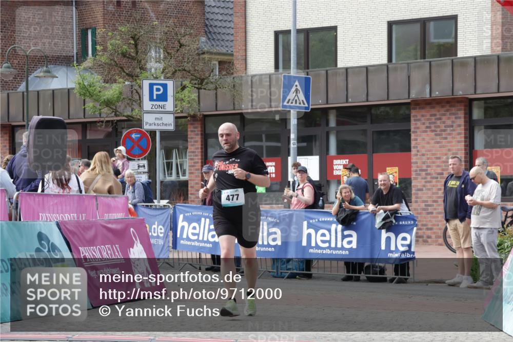 10.05.2026 - 8. Wedeler Halbmarathon Yannick Fuchs http://msf.ph/oto/9712000 10.05.2026 11:24:58 Ziel 477 meine-sportfotos.de