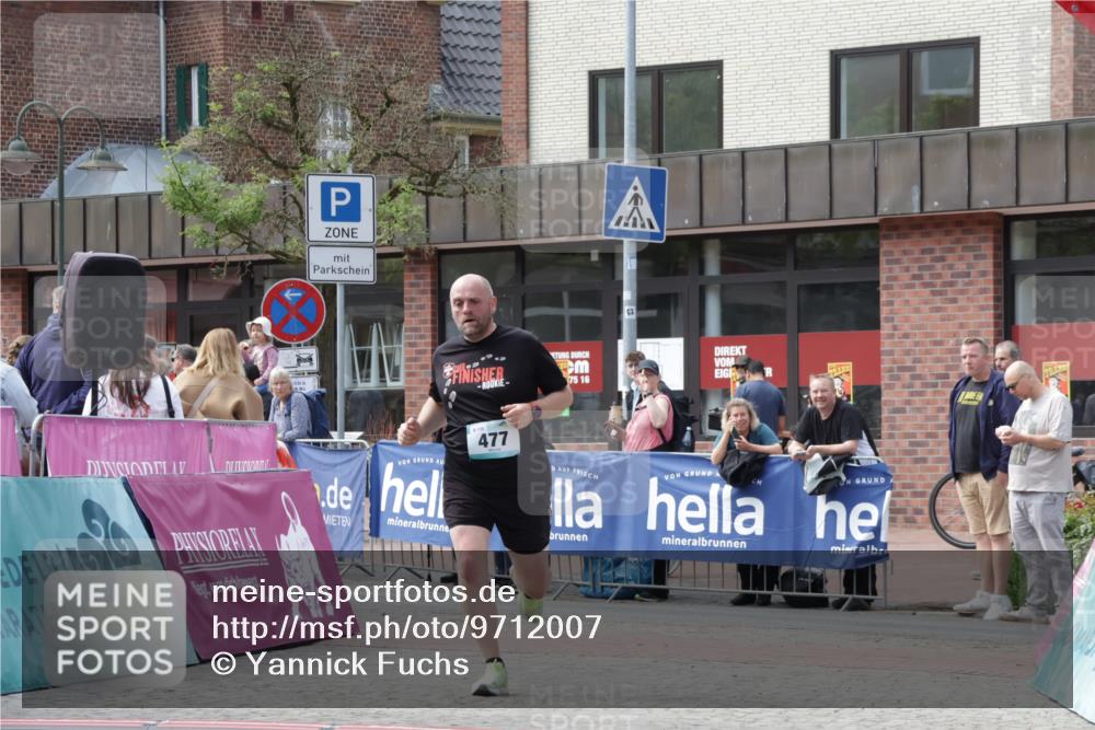 10.05.2026 - 8. Wedeler Halbmarathon Yannick Fuchs http://msf.ph/oto/9712007 10.05.2026 11:24:58 Ziel 477 meine-sportfotos.de