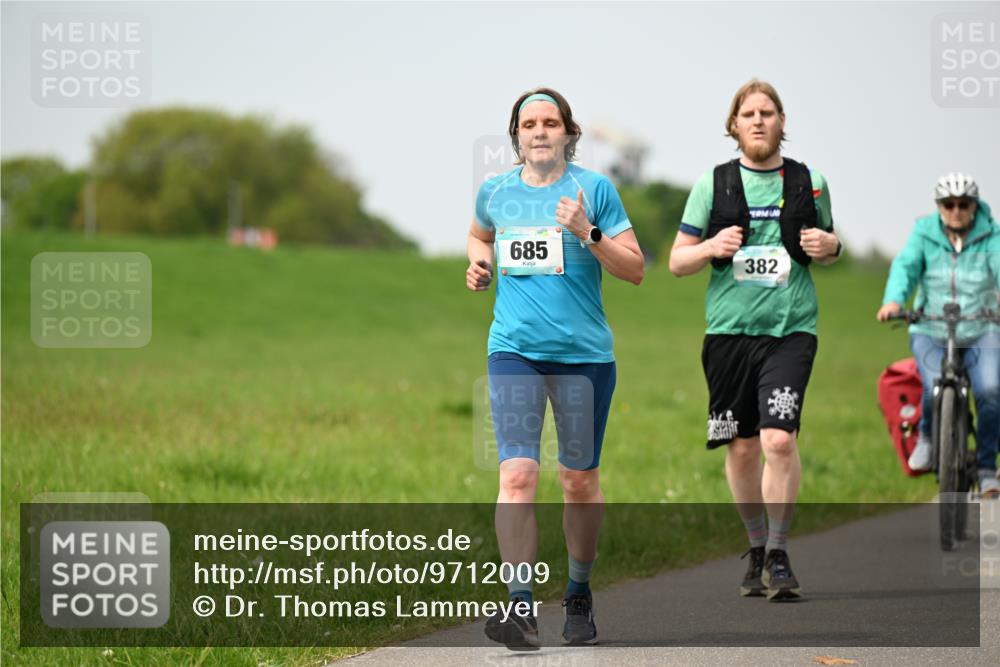 10.05.2026 - 8. Wedeler Halbmarathon Dr. Thomas Lammeyer http://msf.ph/oto/9712009 10.05.2026 12:07:43 Laufen 685, 382 meine-sportfotos.de