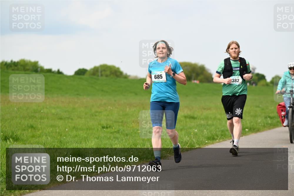 10.05.2026 - 8. Wedeler Halbmarathon Dr. Thomas Lammeyer http://msf.ph/oto/9712063 10.05.2026 12:07:45 Laufen 685, 382 meine-sportfotos.de