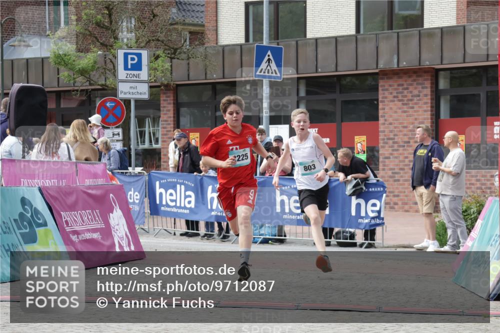 10.05.2026 - 8. Wedeler Halbmarathon Yannick Fuchs http://msf.ph/oto/9712087 10.05.2026 11:25:15 Ziel 803, 838, 2225 meine-sportfotos.de