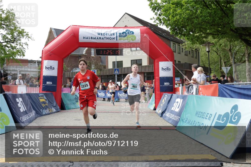 10.05.2026 - 8. Wedeler Halbmarathon Yannick Fuchs http://msf.ph/oto/9712119 10.05.2026 11:25:17 Ziel 803, 838, 2225 meine-sportfotos.de