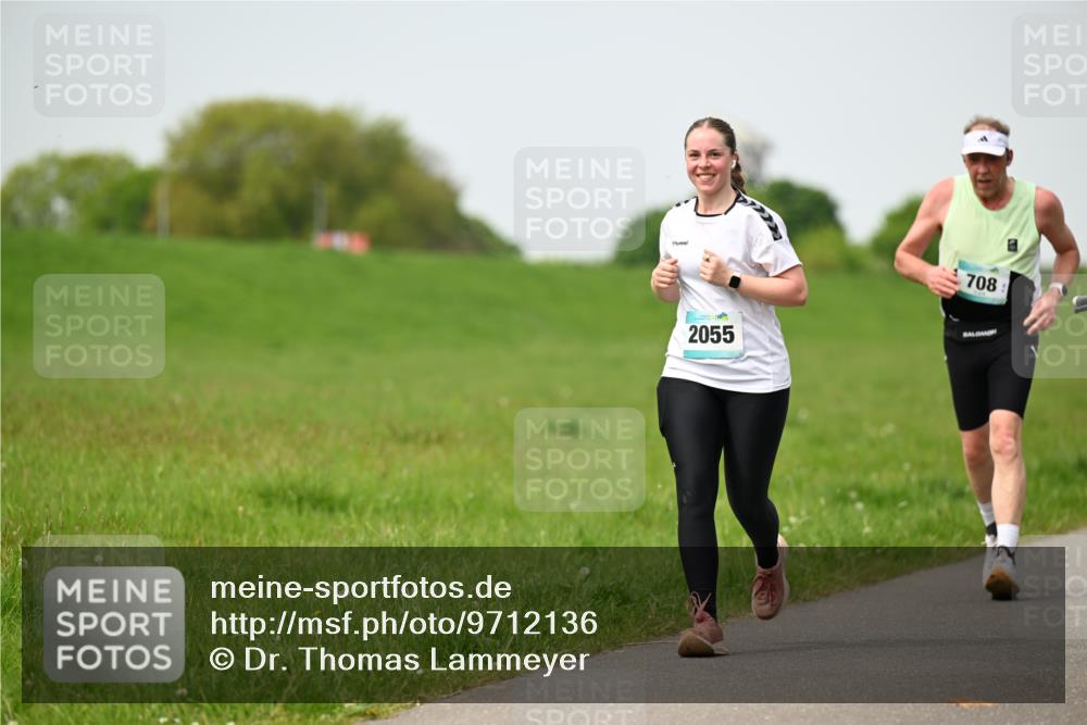 10.05.2026 - 8. Wedeler Halbmarathon Dr. Thomas Lammeyer http://msf.ph/oto/9712136 10.05.2026 12:07:53 Laufen 708, 2055 meine-sportfotos.de