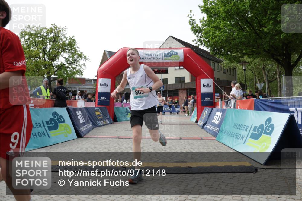 10.05.2026 - 8. Wedeler Halbmarathon Yannick Fuchs http://msf.ph/oto/9712148 10.05.2026 11:25:18 Ziel 803, 838, 2225 meine-sportfotos.de