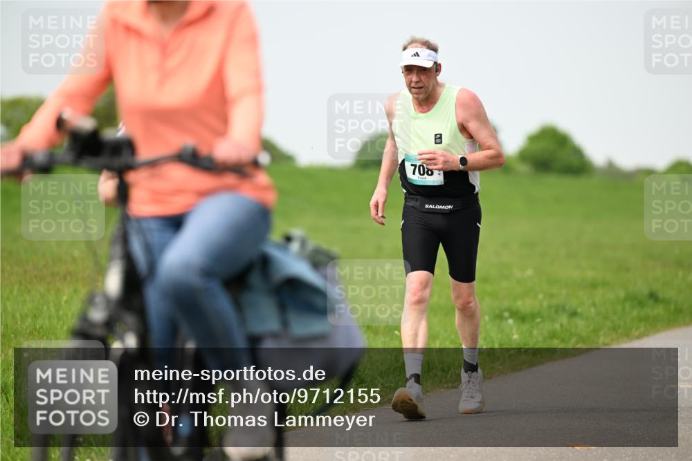 10.05.2026 - 8. Wedeler Halbmarathon Dr. Thomas Lammeyer http://msf.ph/oto/9712155 10.05.2026 12:07:55 Laufen 708 meine-sportfotos.de