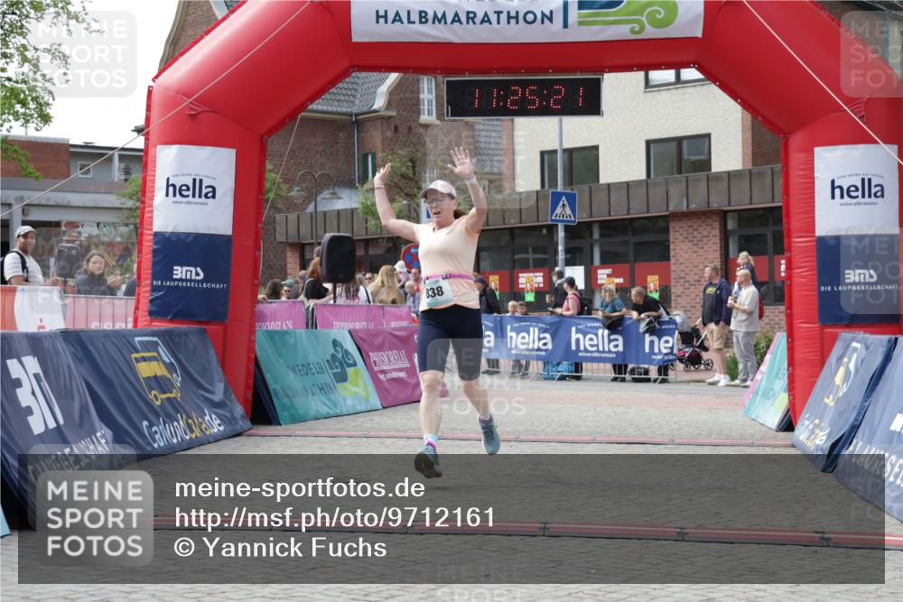 10.05.2026 - 8. Wedeler Halbmarathon Yannick Fuchs http://msf.ph/oto/9712161 10.05.2026 11:25:19 Ziel 803, 838, 884, 2225 meine-sportfotos.de