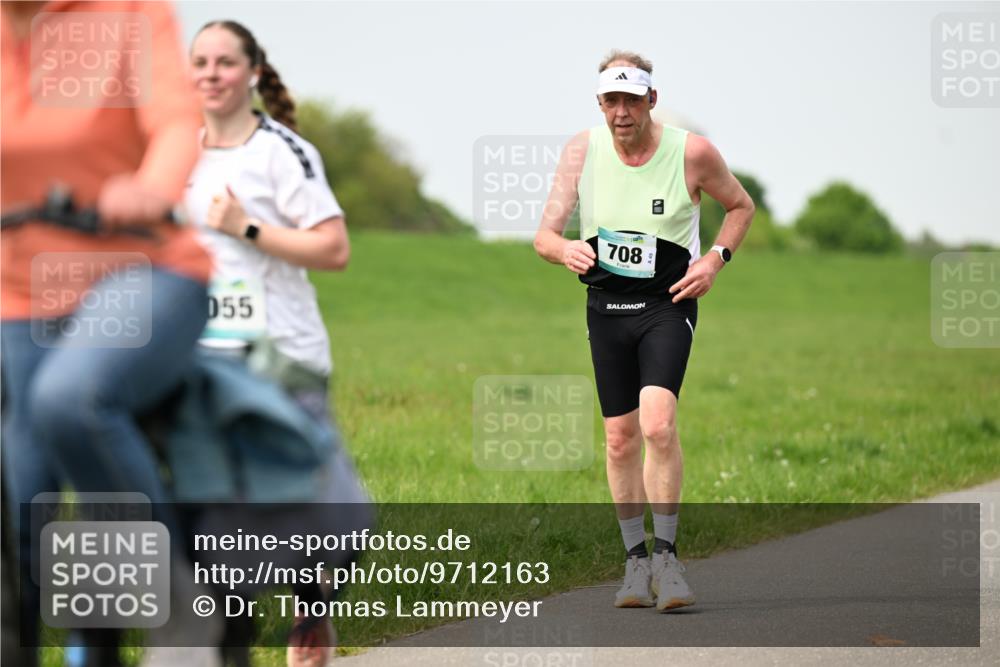 10.05.2026 - 8. Wedeler Halbmarathon Dr. Thomas Lammeyer http://msf.ph/oto/9712163 10.05.2026 12:07:55 Laufen 708, 055 meine-sportfotos.de