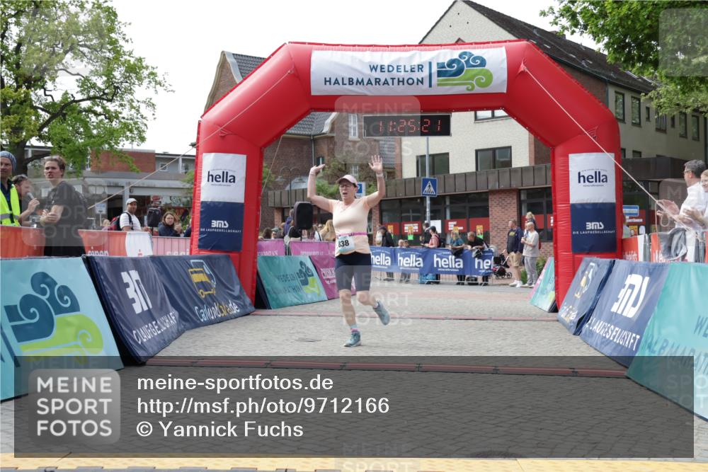 10.05.2026 - 8. Wedeler Halbmarathon Yannick Fuchs http://msf.ph/oto/9712166 10.05.2026 11:25:20 Ziel 561, 803, 838, 884, 2225, 2243 meine-sportfotos.de