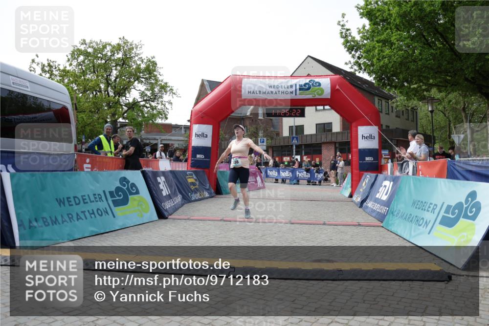 10.05.2026 - 8. Wedeler Halbmarathon Yannick Fuchs http://msf.ph/oto/9712183 10.05.2026 11:25:20 Ziel 561, 803, 838, 884, 2225, 2243 meine-sportfotos.de