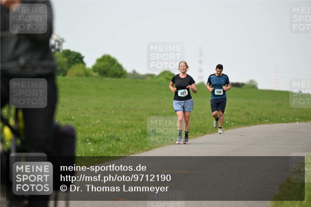 10.05.2026 - 8. Wedeler Halbmarathon Dr. Thomas Lammeyer http://msf.ph/oto/9712190 10.05.2026 12:07:59 Laufen 327, 556 meine-sportfotos.de