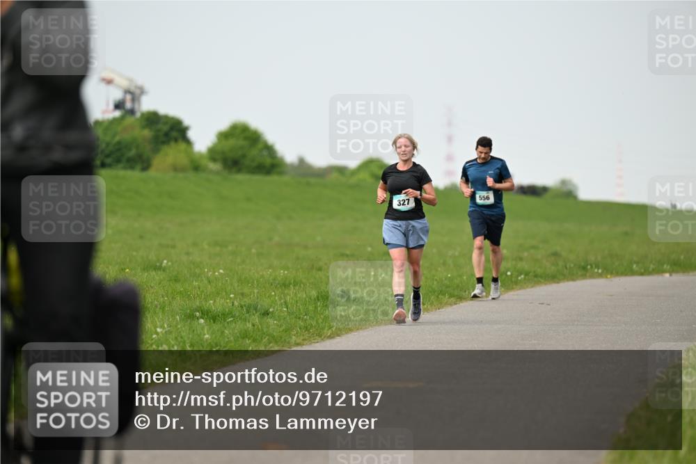 10.05.2026 - 8. Wedeler Halbmarathon Dr. Thomas Lammeyer http://msf.ph/oto/9712197 10.05.2026 12:07:59 Laufen 327, 556 meine-sportfotos.de