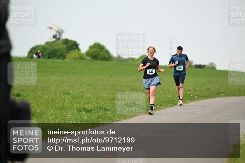 10.05.2026 - 8. Wedeler Halbmarathon Dr. Thomas Lammeyer http://msf.ph/oto/9712199 10.05.2026 12:08:00 Laufen 327, 556 meine-sportfotos.de