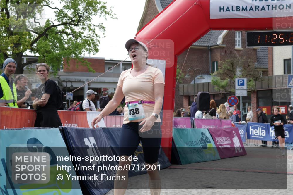 10.05.2026 - 8. Wedeler Halbmarathon Yannick Fuchs http://msf.ph/oto/9712201 10.05.2026 11:25:21 Ziel 561, 803, 838, 884, 2225, 2243 meine-sportfotos.de
