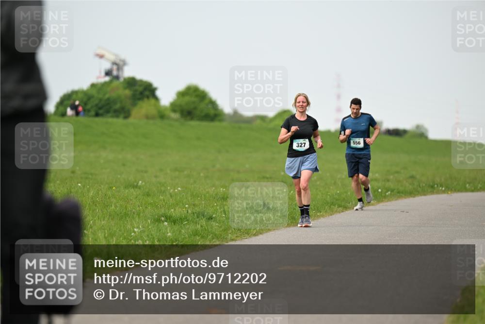 10.05.2026 - 8. Wedeler Halbmarathon Dr. Thomas Lammeyer http://msf.ph/oto/9712202 10.05.2026 12:08:00 Laufen 327, 556 meine-sportfotos.de