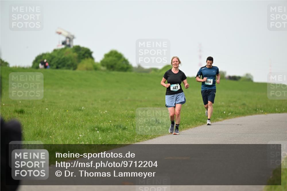 10.05.2026 - 8. Wedeler Halbmarathon Dr. Thomas Lammeyer http://msf.ph/oto/9712204 10.05.2026 12:08:00 Laufen 327, 556 meine-sportfotos.de