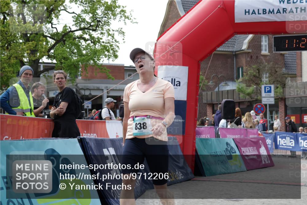 10.05.2026 - 8. Wedeler Halbmarathon Yannick Fuchs http://msf.ph/oto/9712206 10.05.2026 11:25:21 Ziel 561, 803, 838, 884, 2225, 2243 meine-sportfotos.de
