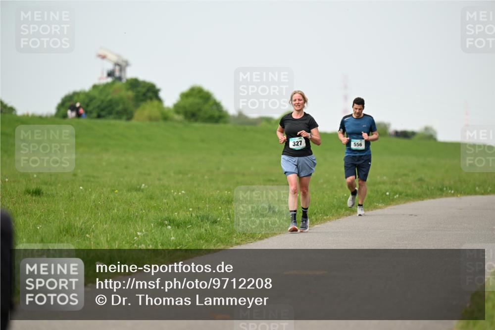10.05.2026 - 8. Wedeler Halbmarathon Dr. Thomas Lammeyer http://msf.ph/oto/9712208 10.05.2026 12:08:00 Laufen 327, 556 meine-sportfotos.de