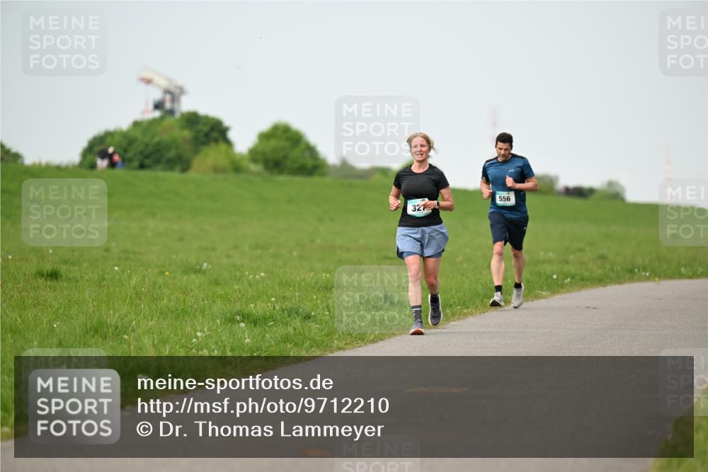 10.05.2026 - 8. Wedeler Halbmarathon Dr. Thomas Lammeyer http://msf.ph/oto/9712210 10.05.2026 12:08:00 Laufen 556 meine-sportfotos.de