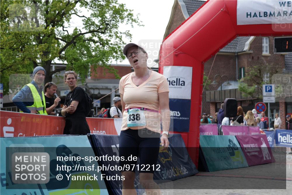 10.05.2026 - 8. Wedeler Halbmarathon Yannick Fuchs http://msf.ph/oto/9712212 10.05.2026 11:25:21 Ziel 561, 803, 838, 884, 2225, 2243 meine-sportfotos.de