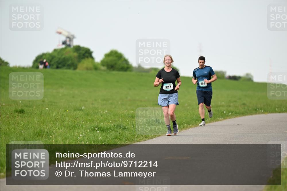 10.05.2026 - 8. Wedeler Halbmarathon Dr. Thomas Lammeyer http://msf.ph/oto/9712214 10.05.2026 12:08:00 Laufen 327, 556 meine-sportfotos.de