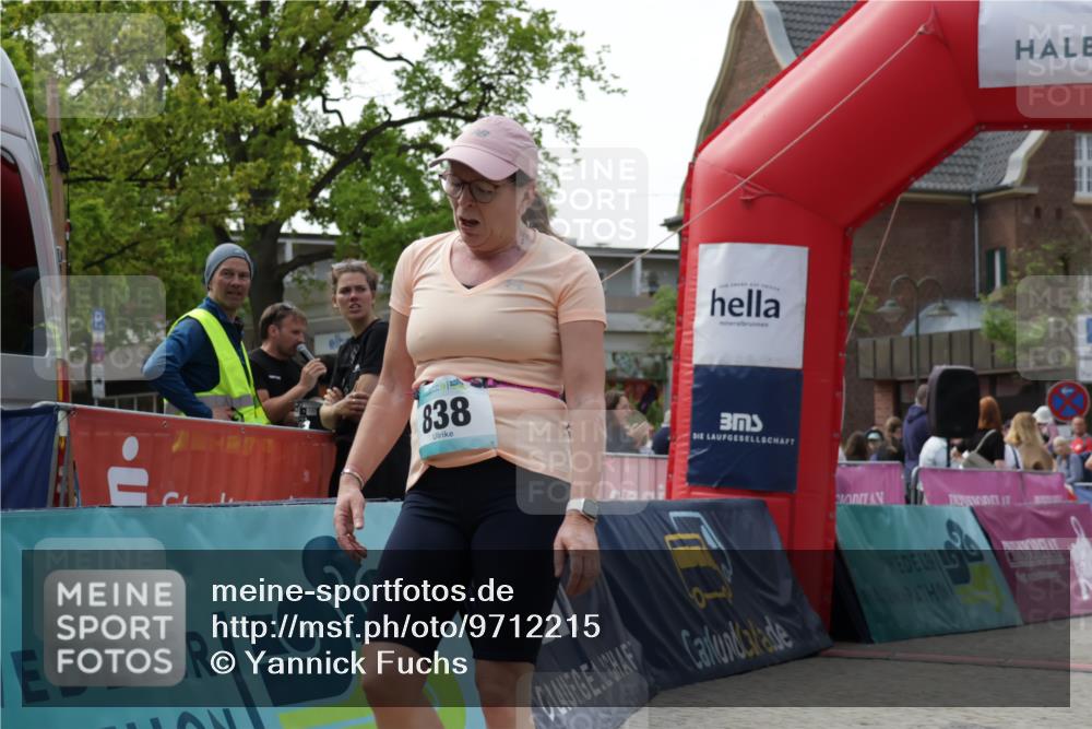 10.05.2026 - 8. Wedeler Halbmarathon Yannick Fuchs http://msf.ph/oto/9712215 10.05.2026 11:25:22 Ziel 561, 803, 838, 884, 2225, 2243 meine-sportfotos.de