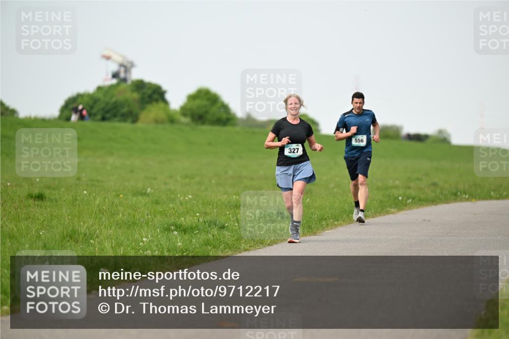 10.05.2026 - 8. Wedeler Halbmarathon Dr. Thomas Lammeyer http://msf.ph/oto/9712217 10.05.2026 12:08:01 Laufen 327, 556 meine-sportfotos.de