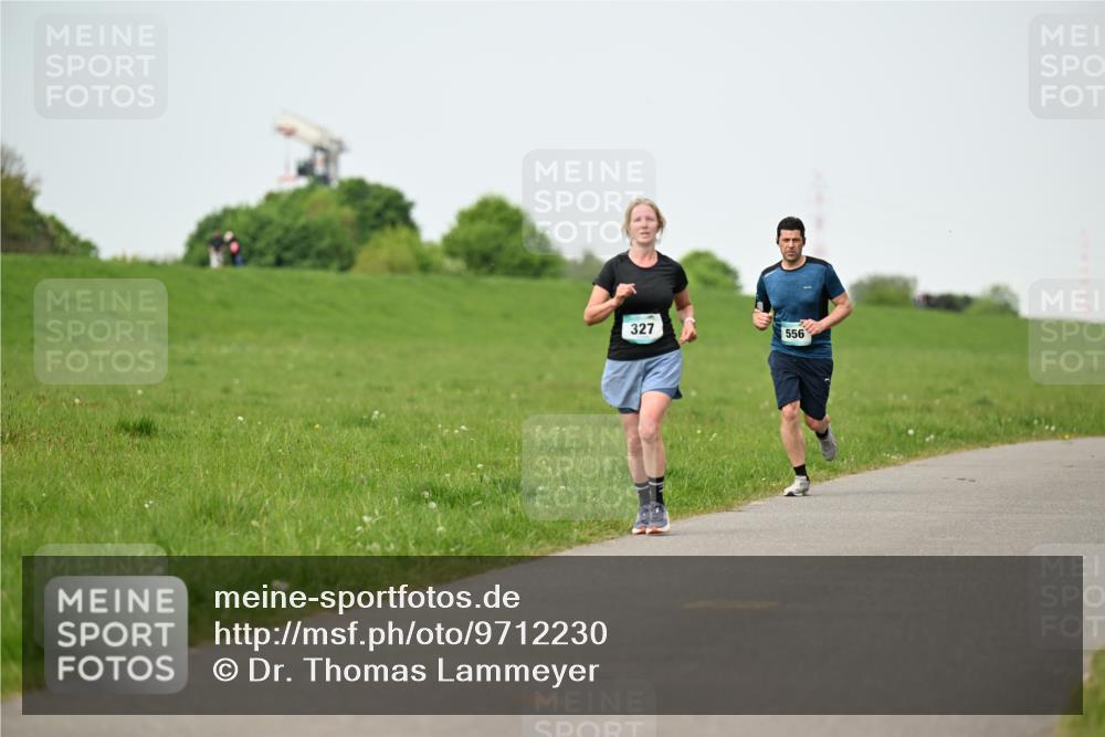 10.05.2026 - 8. Wedeler Halbmarathon Dr. Thomas Lammeyer http://msf.ph/oto/9712230 10.05.2026 12:08:01 Laufen 327, 556 meine-sportfotos.de