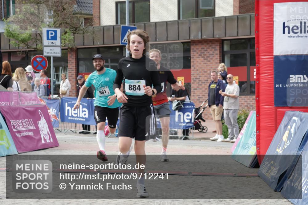 10.05.2026 - 8. Wedeler Halbmarathon Yannick Fuchs http://msf.ph/oto/9712241 10.05.2026 11:25:23 Ziel 561, 838, 884, 2243 meine-sportfotos.de