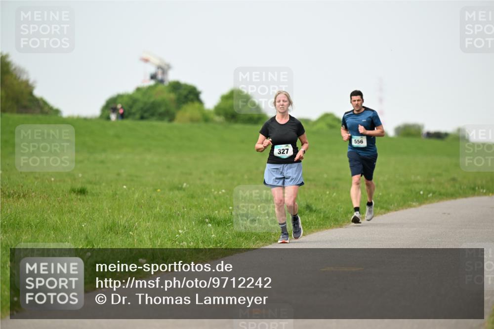 10.05.2026 - 8. Wedeler Halbmarathon Dr. Thomas Lammeyer http://msf.ph/oto/9712242 10.05.2026 12:08:02 Laufen 327, 556 meine-sportfotos.de