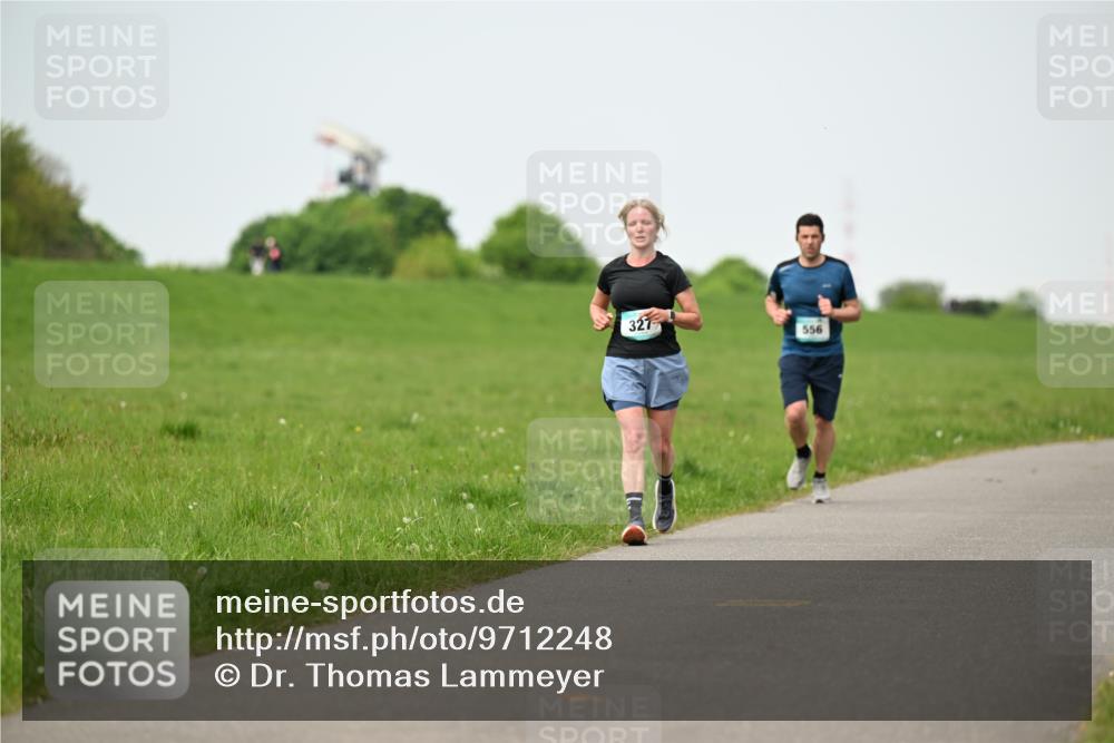 10.05.2026 - 8. Wedeler Halbmarathon Dr. Thomas Lammeyer http://msf.ph/oto/9712248 10.05.2026 12:08:02 Laufen 327, 556 meine-sportfotos.de