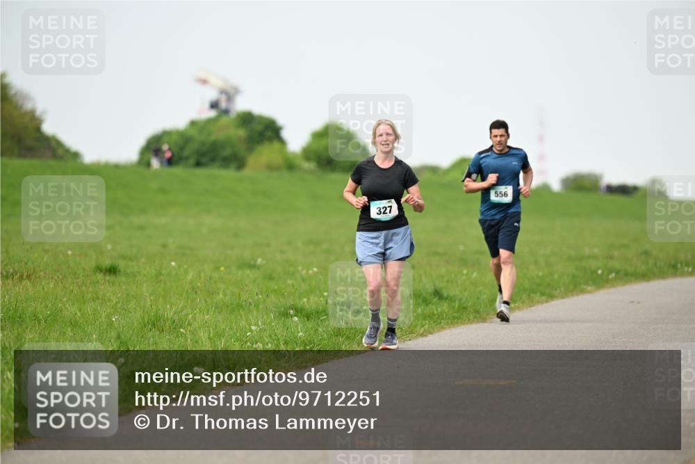 10.05.2026 - 8. Wedeler Halbmarathon Dr. Thomas Lammeyer http://msf.ph/oto/9712251 10.05.2026 12:08:02 Laufen 327, 556 meine-sportfotos.de