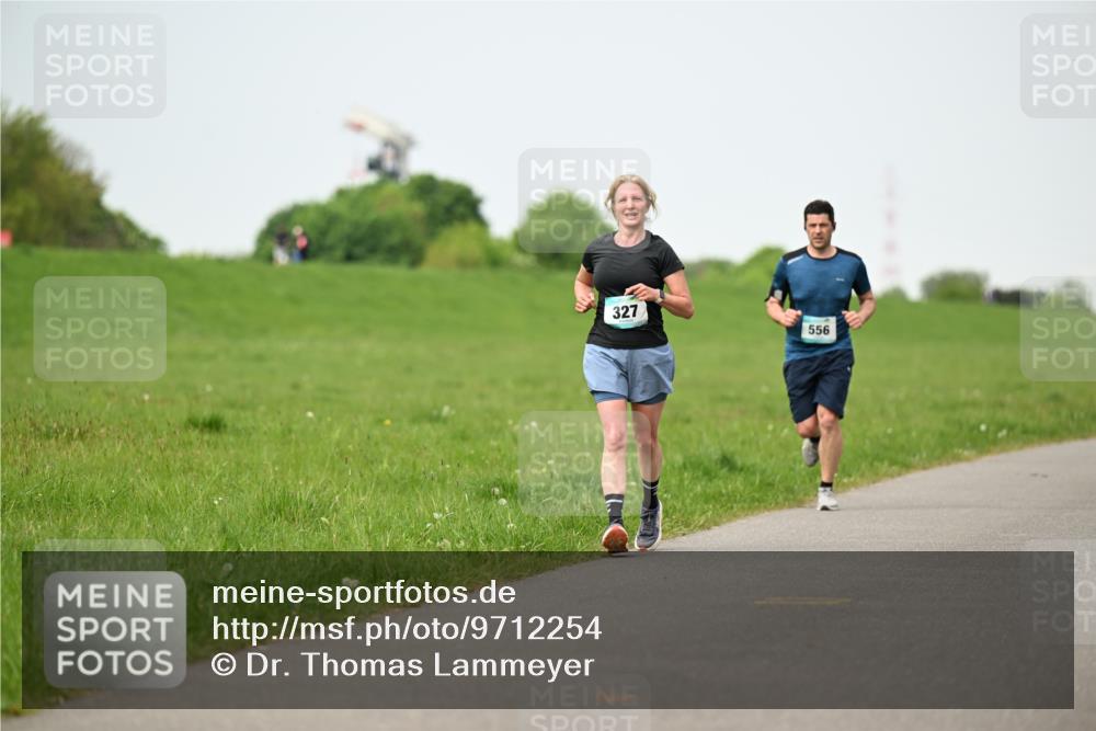 10.05.2026 - 8. Wedeler Halbmarathon Dr. Thomas Lammeyer http://msf.ph/oto/9712254 10.05.2026 12:08:02 Laufen 327, 556 meine-sportfotos.de