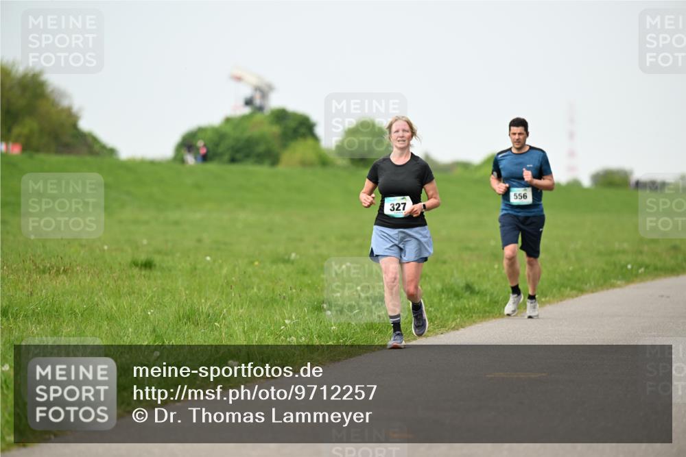 10.05.2026 - 8. Wedeler Halbmarathon Dr. Thomas Lammeyer http://msf.ph/oto/9712257 10.05.2026 12:08:02 Laufen 327, 556 meine-sportfotos.de