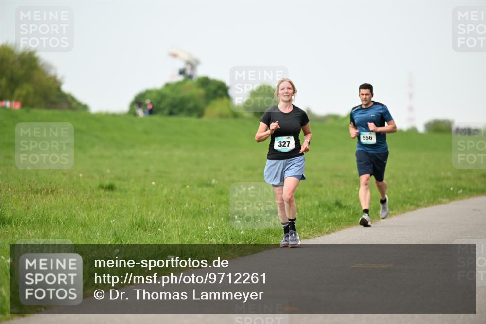 10.05.2026 - 8. Wedeler Halbmarathon Dr. Thomas Lammeyer http://msf.ph/oto/9712261 10.05.2026 12:08:03 Laufen 556, 327 meine-sportfotos.de